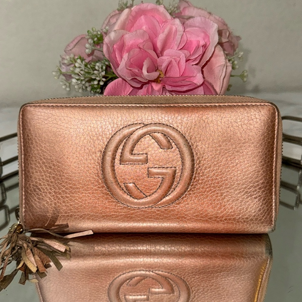 Authentic GUCCI Soho leather long zip around wallet